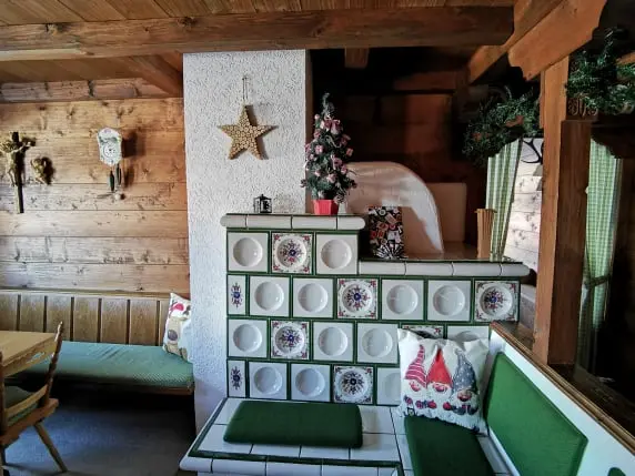 Casa Christine Garfrescha, gemütlicher Kachelofen
